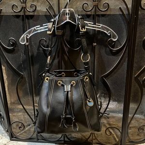Gorgeous Dooney & Bourke black pebbled leather bucket bag